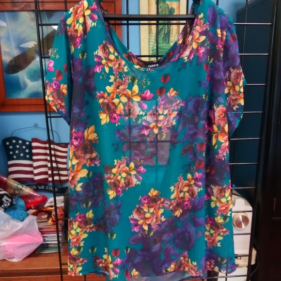 TORRID Tops - TORRID sz 4 Sheer Teal Floral Open back blouse EUC